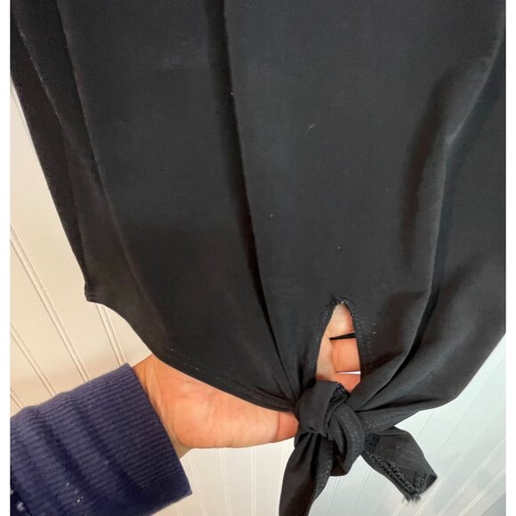 Chicos Black & White Asymmetrical Top With Side Slits & Tie Hem Size 0 - Picture 4 of 12